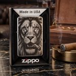 Бензинова запальничка Zippo Лев із сигарою