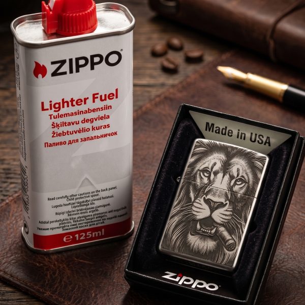 Бензинова запальничка Zippo Лев із сигарою