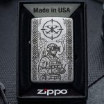 Кастомна запальничка Zippo з лазерним гравіюванням військового оператора дрона на замовлення