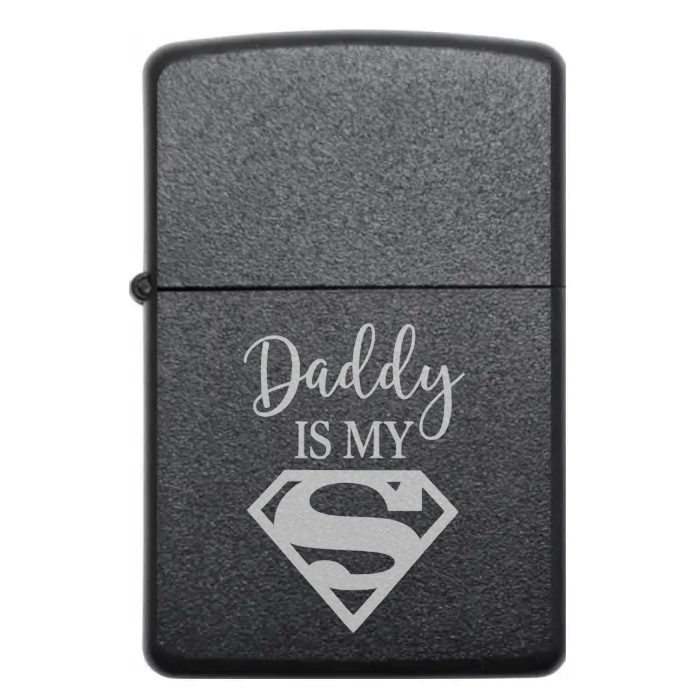 🎁 Дивовижний подарунок для тата — запальничка з гравіюванням “Daddy is my super hero” — Daddy is my super hero Бензинова запальничка з англійським гравіюванням «Daddy is my super hero»