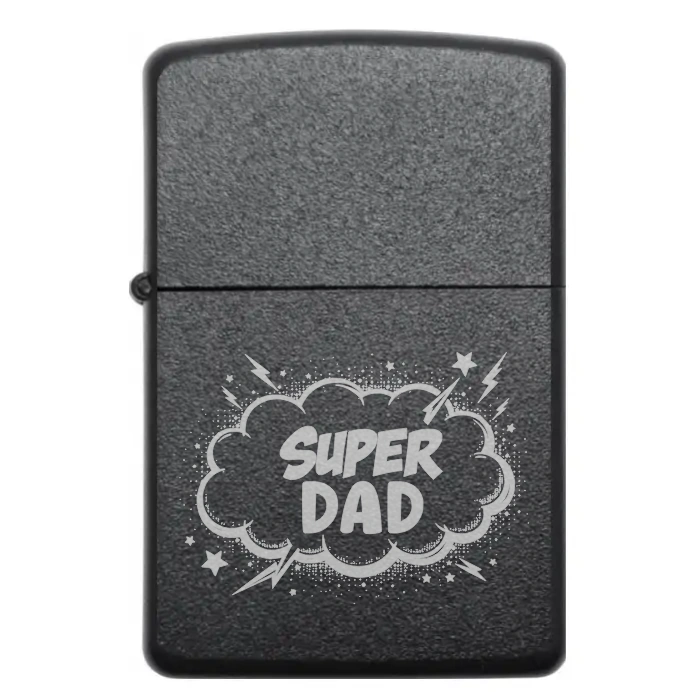 Запальничка для тата, що завжди на висоті! – Гравірування SUPER DAD у стилі вибухового супергеройського графіті — Запальничка для тата, що завжди на висоті! – Гравірування SUPER DAD у стилі вибухового супергеройського графіті Бензинова запальничка з написом SUPER DAD у супергеройському графіті-стилі