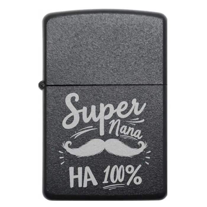 Ніяких сумнівів — він суперпапа! – Чорна металева запальничка з написом Super Папа на 100% — Ніяких сумнівів — він суперпапа! – Чорна металева запальничка з написом Super Папа на 100% Чорна бензинова запальничка з гравіюванням Super Папа на 100%