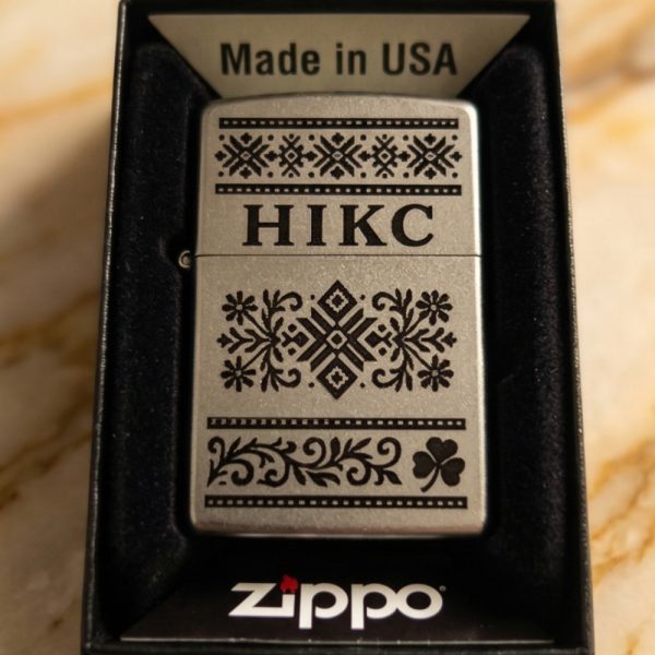 Оригінальна бензинова запальничка Zippo з персональним іменним нанесенням на замовлення