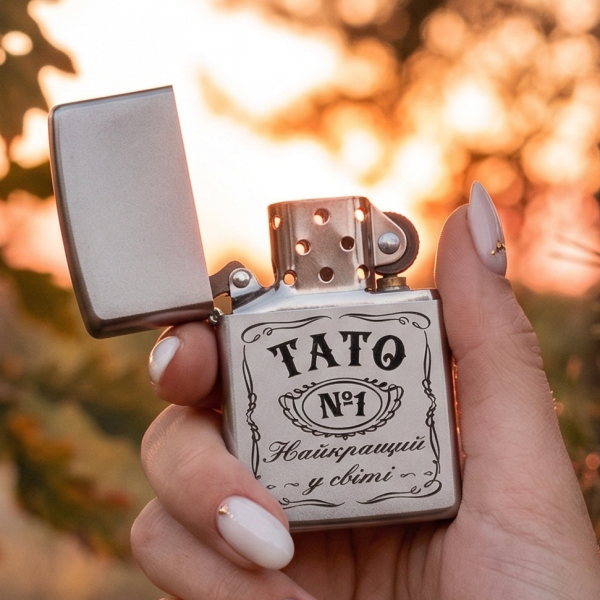 Подарункова бензинова запальничка Zippo для тата «Найкращий у світі тато»
