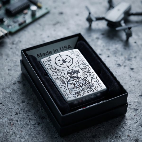 Подарункова запальничка Zippo з гравіюванням Оператор БПЛА