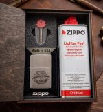 Подарунковий набір Zippo для коханого з гравіюванням вашого відбитка губ