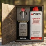 Подарунок чоловіку набір Zippo з персональним гравіюванням у дерев’яній коробці, бензином та кременями