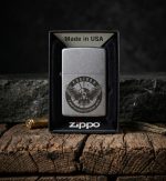 Zippo з індивідуальним шевроном